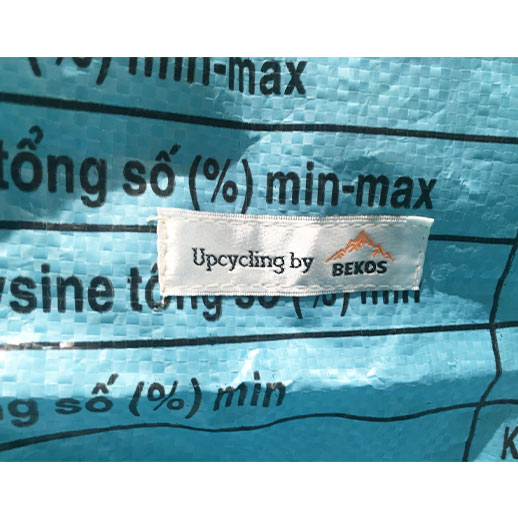 Upcycling - grosser Wäschesack / Universaltasche aus recyceltem Reissack light green bei bekos.ch