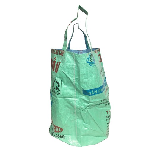 Upcycling - grosser Wäschesack / Universaltasche aus recyceltem Reissack light green bei bekos.ch