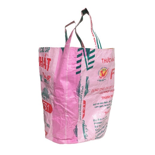 Upcycling - grosser Wäschesack / Universaltasche aus recyceltem Reissack light pink bei bekos.ch
