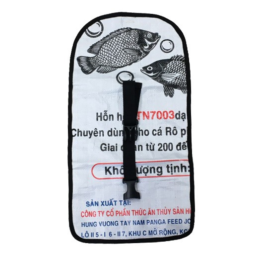 Upcycling - Waschtasche zum Aufhängen aus recycelten Fischfuttersäcke weiss bei bekos.ch