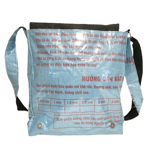Upcycling - Shopper / Studententasche aus recycelten Fischfuttersäcke blau bei bekos.ch