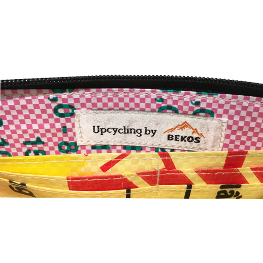 Upcycling - Reissverschluss Geldbörse aus recycelten Fischfuttersäcke light Pink