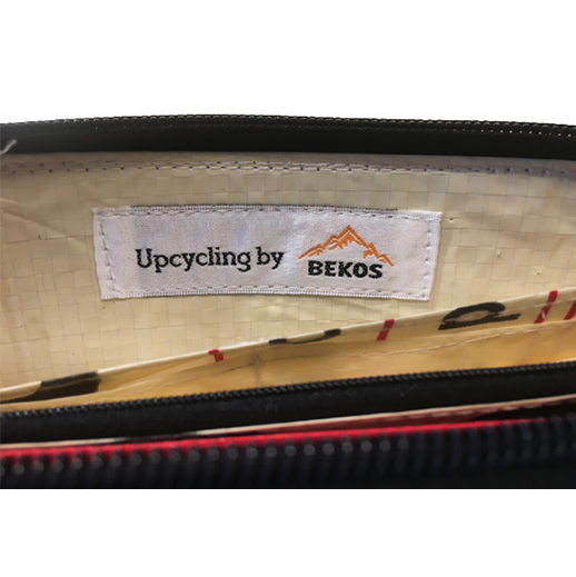 Upcycling - Reissverschluss Geldbörse aus recycelten Zementsäcke Adler