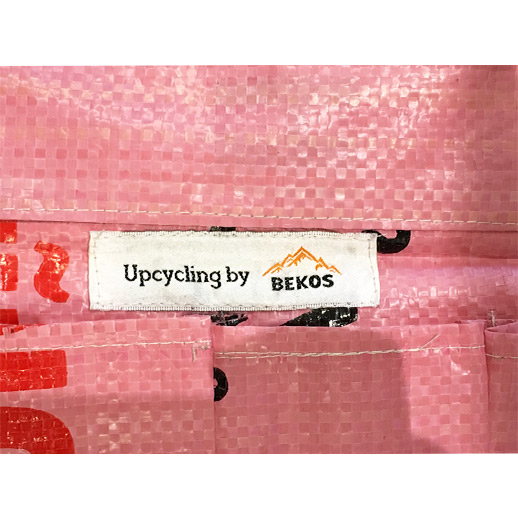 Upcycling - Waschtasche zum Aufhängen aus recycelten säcke