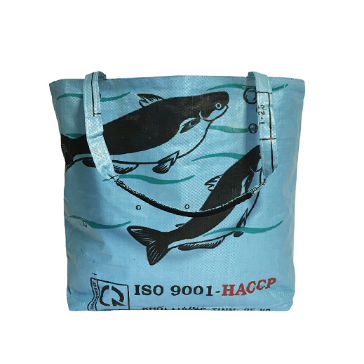 Upcycling - Grosser Shopper aus recycelten Fischfuttersäcke blau