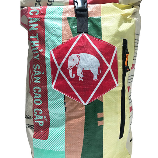 Upcycling - Kurierrucksack aus recycelten Säcke Patchwork Elephant