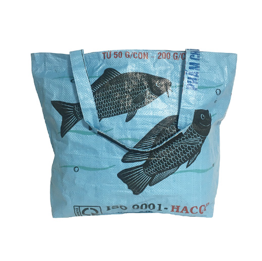 Upcycling - Grosser Shopper aus recycelten Fischfuttersäcke blau