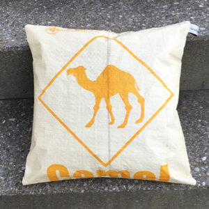 Upcycling - Kissenbezug aus recycelten Zementsäcke Camel gelb