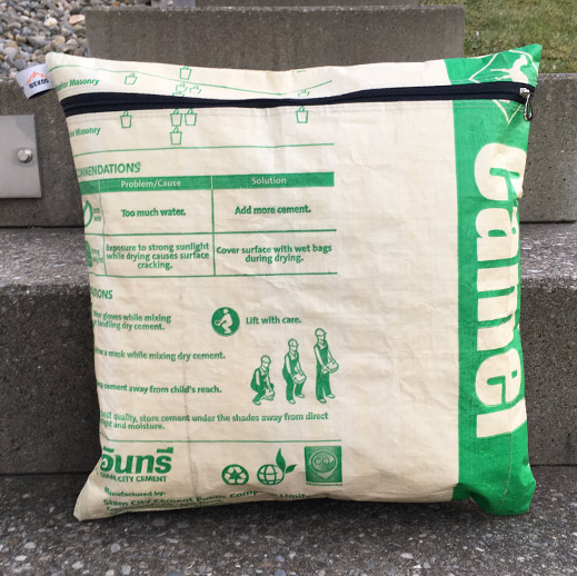 Upcycling - Kissenbezug aus recycelten Zementsäcke Camel grün