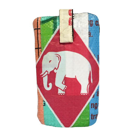 Upcycling - Handy - Hülle mit Zuglasche aus recycelten Säcke Patchwork Elephant M