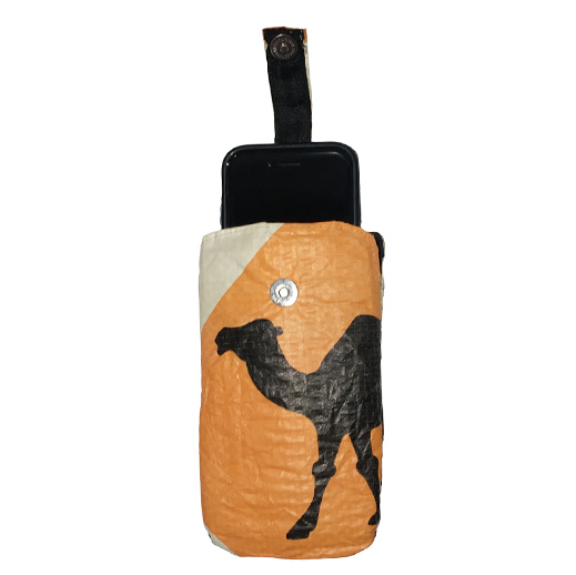 Upcycling - Handy - Hülle mit Zuglasche aus recycelten Zementsäcke Camel L