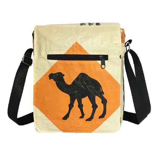 Upcycling - Kleine Umhängetasche aus recycelten Zementsäcke Camel