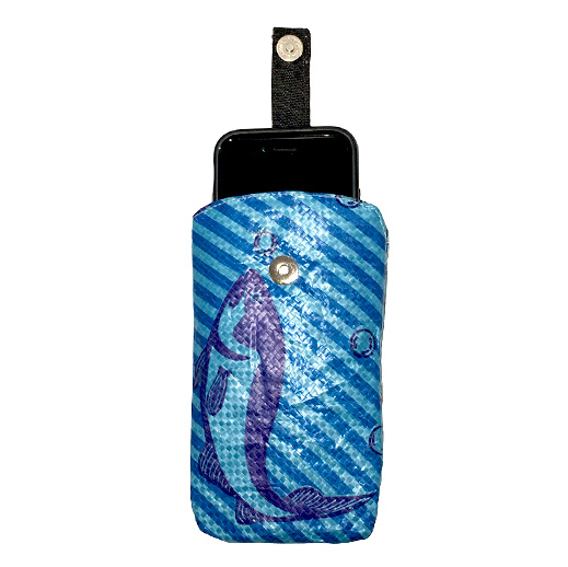 Upcycling - Handy - Hülle mit Zuglasche aus recycelten Fischfuttersäcke blau M