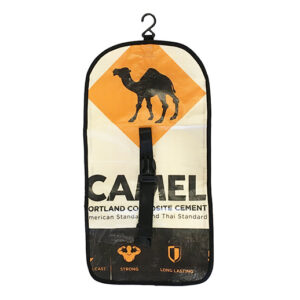 Upcycling - Waschtasche zum Aufhängen aus recyceltem Zementsack Camel