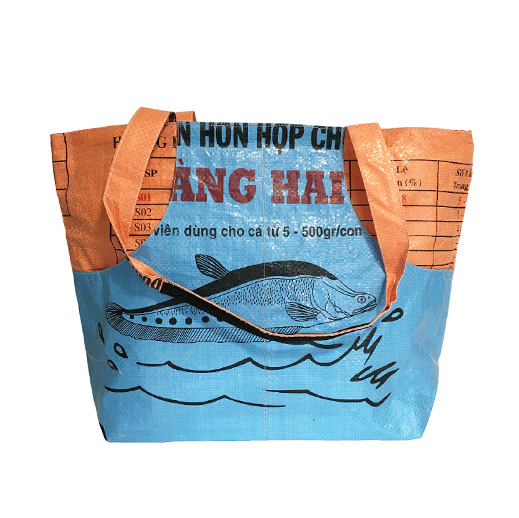 Upcycling - Praktische Tragtasche aus recycelten Fischfuttersäcke blau/orange