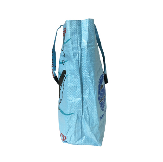 Upcycling - Grosse Einkaufstasche XL aus recycelten Fischfuttersäcke hellblau