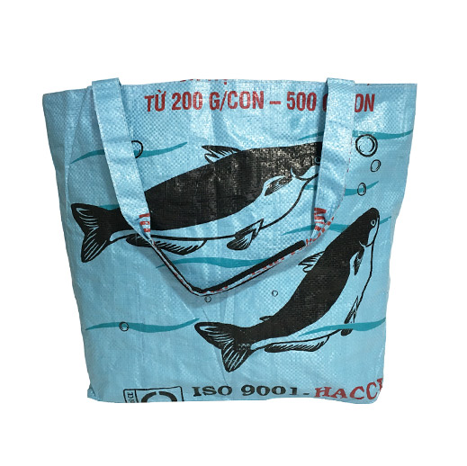 Upcycling - Grosse Einkaufstasche XL aus recycelten Fischfuttersäcke hellblau