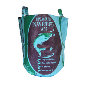 Upcycling - grosser Wäschesack / Universaltasche aus recycelten Fischfuttersäcke violett