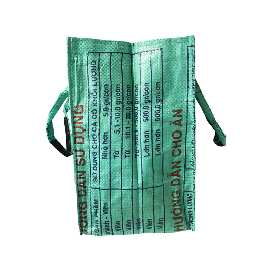 Upcycling - Handliche Tasche aus recycelten Fischfuttersäcke grün
