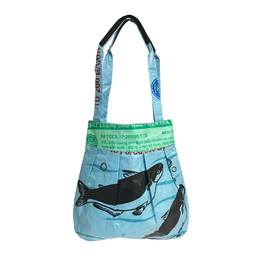 Upcycling - Tote Bag / Schultertasche aus recycelten Fischfuttersäcke blau