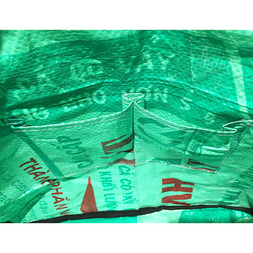 Upcycling - Umhängetasche XL aus recycelten Fischfuttersäcke leuchtgrün