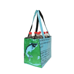 Upcycling - Flaschenträger für 6 Flaschen aus recycelten Fischfuttersäcke blau/grün