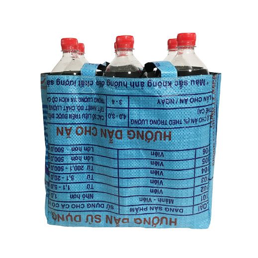 Upcycling - Flaschenträger für 6 Flaschen aus recycelten Fischfuttersäcke blau