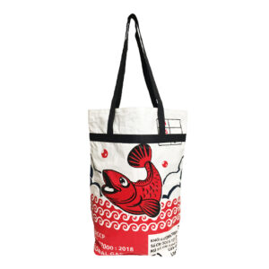 Upcycling - Grosse Einkaufstasche aus recycelten Fischfuttersäcke roter Fisch