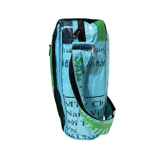 Upcycling - Umhängetasche Large aus recycelten Fischfuttersäcke blau / grün