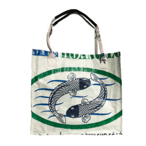 Upcycling - Handliche Tasche aus recycelten Fischfuttersäcke weiss