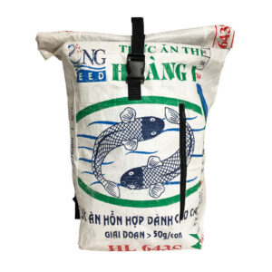 Upcycling - Kurierrucksack aus recycelten Fischfuttersäcke weiss