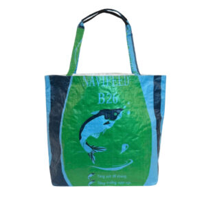 Upcycling - Grosser Shopper XL aus recycelten Fischfuttersäcke blau / grün