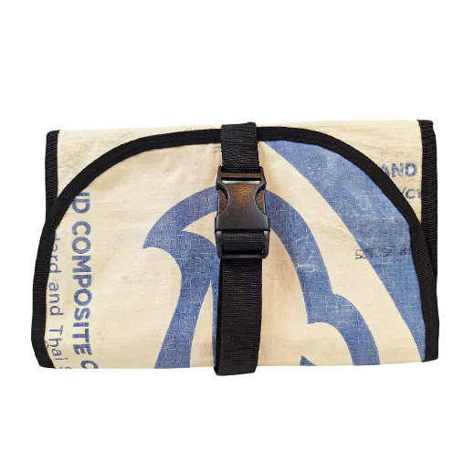 Upcycling - Waschtasche zum Aufhängen aus recyceltem Zementsack Adler