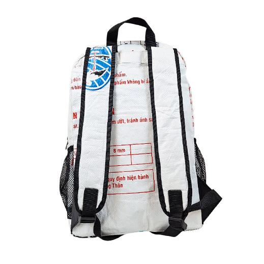 Upcycling - Grosser Rucksack aus recycelten Fischfuttersäcke weiss