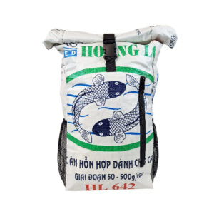 Upcycling - Kurierrucksack 2.0 aus recycelten Fischfuttersäcke weiss