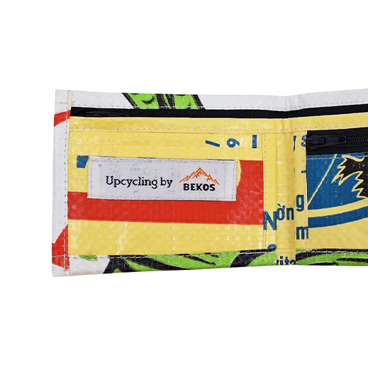 Upcycling - kompakte Geldbörse aus recycelten Fischfuttersäcke grüner Fisch