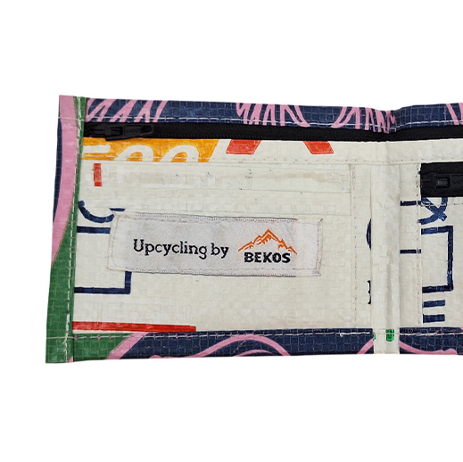 Upcycling - kompakte Geldbörse aus recycelten Futtersäcke Adler pink