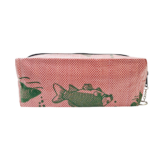 Upcycling – Schreibzeug-Etui aus recycelten Fischfuttersäcke pink