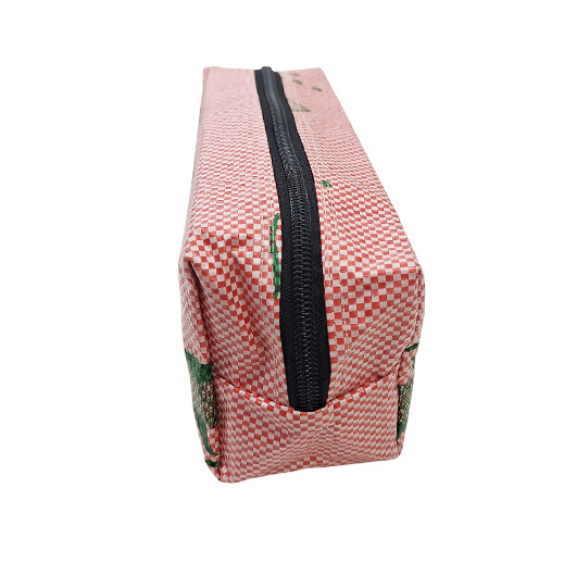 Upcycling – Schreibzeug-Etui aus recycelten Fischfuttersäcke pink
