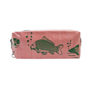 Upcycling – Schreibzeug-Etui aus recycelten Fischfuttersäcke pink