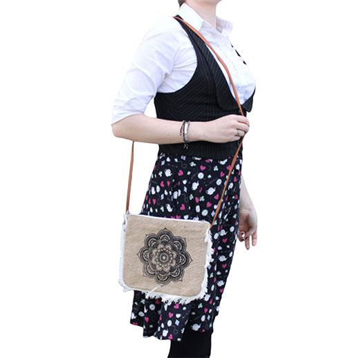 Jute Tasche mit schwarzem Mandala-Siebdruck