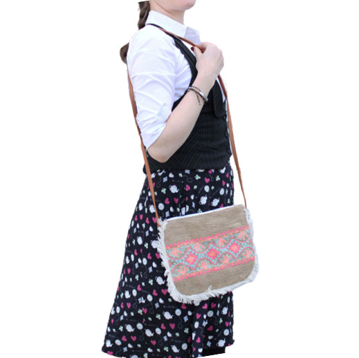 Jute Tasche mit Sommermuster bestickt