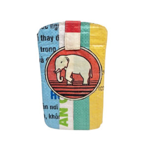Upcycling - Handy - Hülle mit Zuglasche aus recycelten Säcke Patchwork Elephant