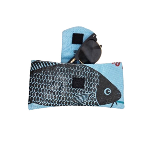 Upcycling - Brillenetui aus recyceltem Fischfuttersack blau