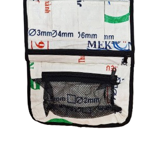 Upcycling - Waschtasche zum Aufhängen aus recyceltem Fischfuttersäcke blau