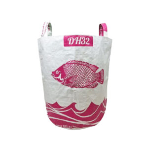 Upcycling - grosser Wäschesack / Universaltasche aus recycelten Fischfuttersäcke weiss / pink