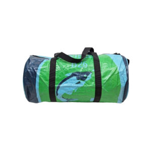 Upcycling - Sporttasche M aus recycelten Fischfuttersäcke grün / blau