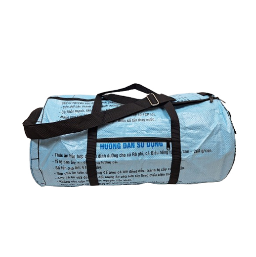 Upcycling - Sporttasche XL aus recycelten Fischfuttersäcke blau