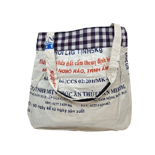 Upcycling - Tote Bag mit Kroma aus recycelten Fischfuttersäcke weiss
