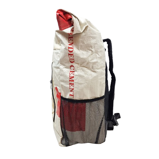 Upcycling - Kurierrucksack 2.0 aus recycelten Zementsäcke goldiger Löwe